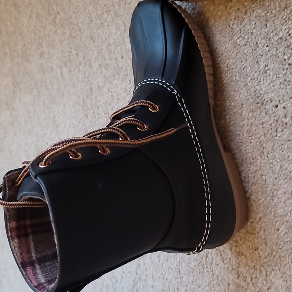 Wild Diva Black Duck Boot with Flannel interior pattern Size 6.5 NWT - Picture 14 of 16